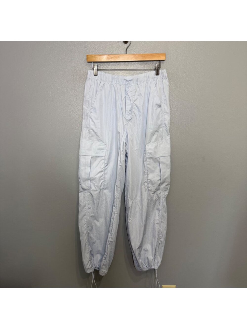 OFFLINE BY AERIE chill moves light blue windbreaker cargo pants size S